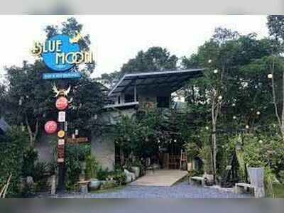 Blue Moon Bar & Restaurant by The Rust Dome Resort