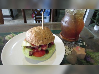 Maya Burger Queen