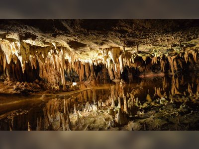La Wa Cave