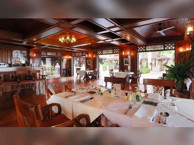 Old Siam Thai Royalty Beachfront Restaurant