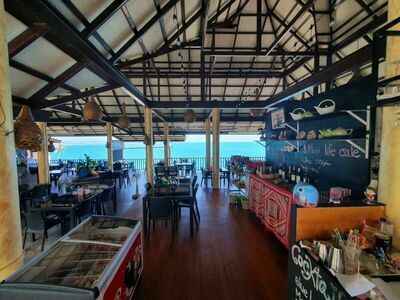 Merit life cafe