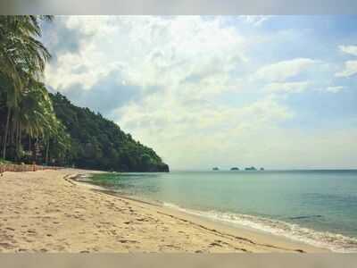 Lipa Noi beach