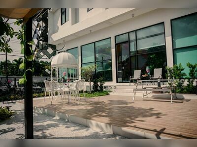 Play Poshtel & Cafe