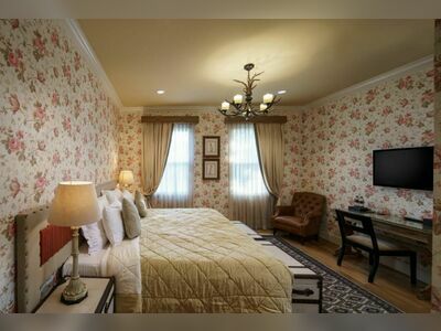 Rancho Charnvee Hotel & Country Club