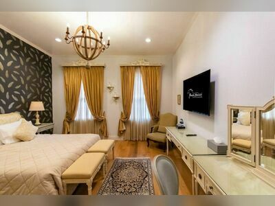 Rancho Charnvee Hotel & Country Club