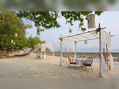 Old Siam Thai Royalty Beachfront Restaurant