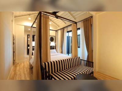 99 The Gallery Hotel