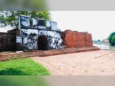 Pom Phet Fortress