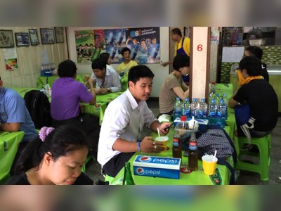 คุณแดง ก๋วยจั๊บญวน