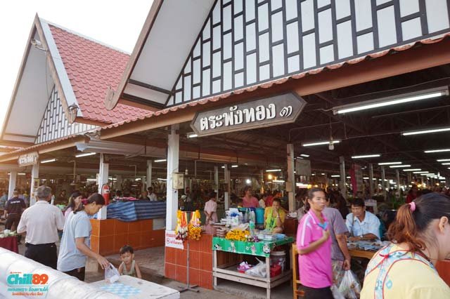 ตลาดวัดตระพังทอง