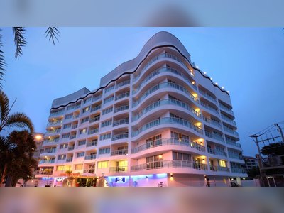 โรงแรม Amari Nova Suites
