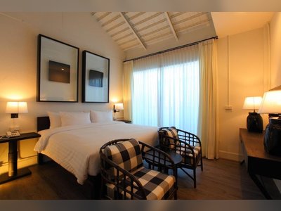 99 The Gallery Hotel