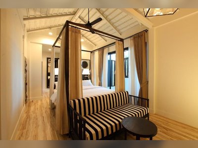 99 The Gallery Hotel