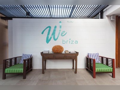 We Briza Hotel