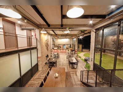 The Entaneer Poshtel