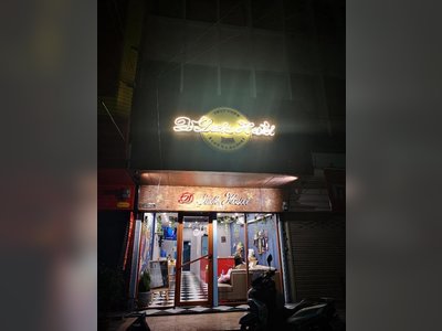 D​ Luck​ Hostel