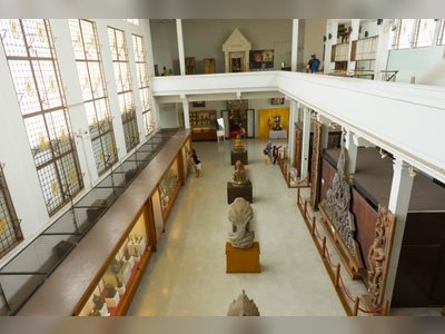 Chao Sam Phraya National Museum