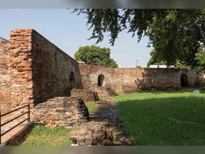 Pom Phet Fortress