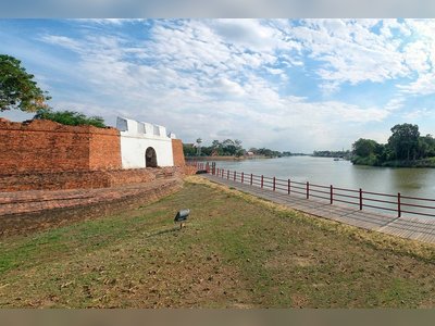 Pom Phet Fortress