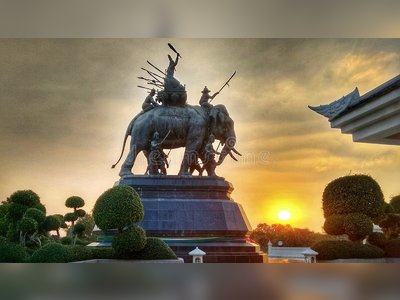 Queen Suriyothai Monument