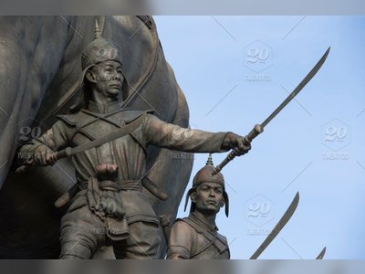 Queen Suriyothai Monument
