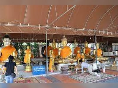 Wat Phu Khao Thong