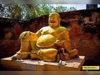 Wat Phu Khao Thong