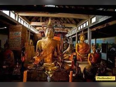 Wat Phu Khao Thong