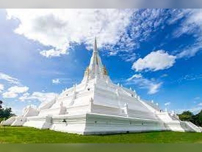 Wat Phu Khao Thong