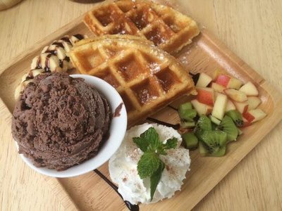 Eat Sleep Cafe and Bed