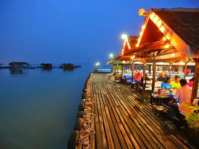 ร้านอาหารลอยน้ำภูเก็ต