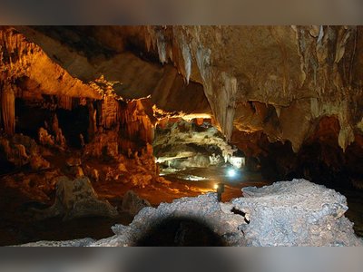 La Wa Cave
