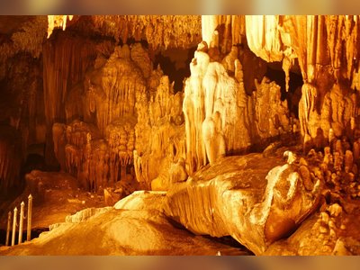 La Wa Cave