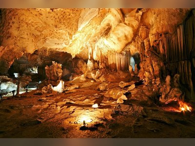 La Wa Cave