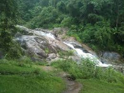 Hang Out at Mo Paeng Falls