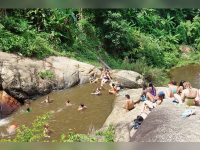 Hang Out at Mo Paeng Falls