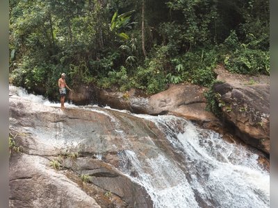 Hang Out at Mo Paeng Falls