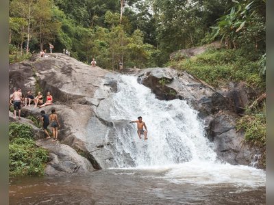 Hang Out at Mo Paeng Falls