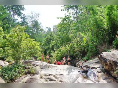 Hang Out at Mo Paeng Falls