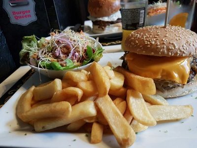 Maya Burger Queen