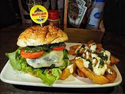Maya Burger Queen