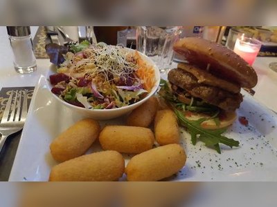 Maya Burger Queen