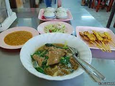คุณจี๊ด ราดหน้ายอดผัก