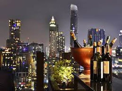 ร้านอาหาร Vertigo And Moon Bar