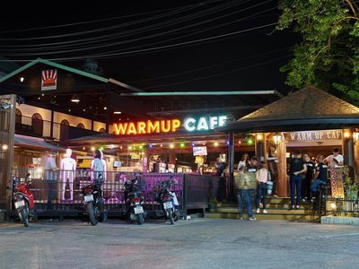 Warm Up Cafe