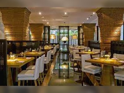 ห้องอาหารน้ำ (Nahm Restaurant)
