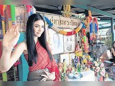 Mae Nak Shrine in Bangkok