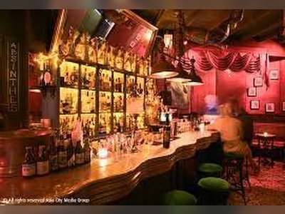 Smalls Bar