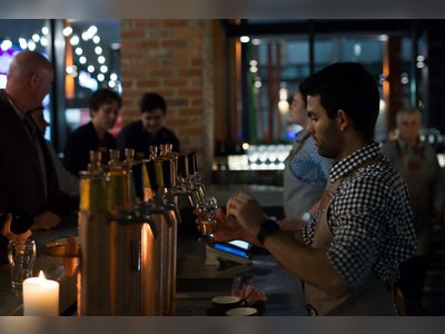 Smalls Bar