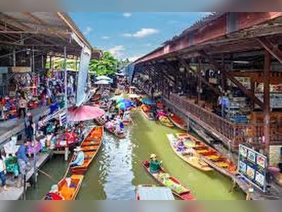 Damnoen Saduak Floating Market